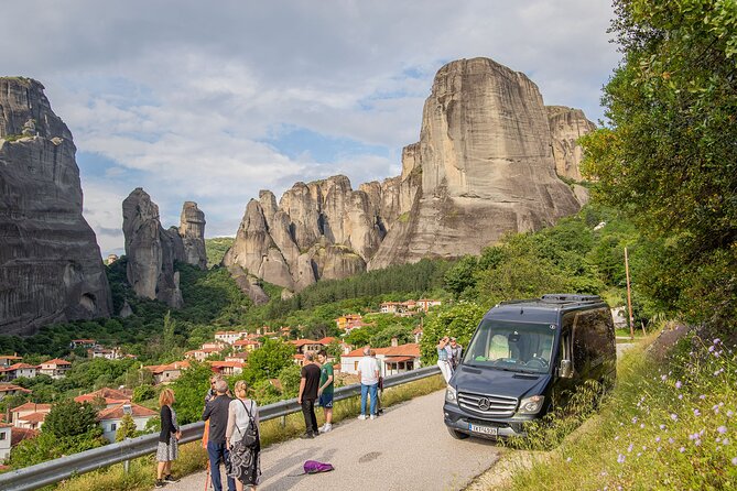 Athens: Meteora Monasteries, Caves & Coastal Stopovers with Lunch - Lunch in Kastraki before the monasteries