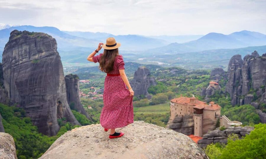 Athens: Meteora Monasteries Day Trip with Caves and Lunch - Key points at a glance