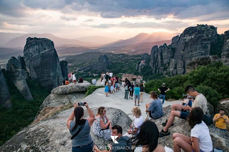 Athens: Meteora Monasteries Day Trip with Caves and Lunch - Who should book this day trip