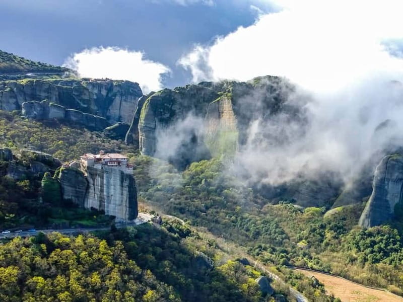 Athens: Meteora Monasteries Day Trip with Caves and Lunch - Entering three monasteries
