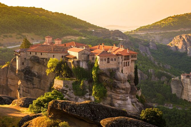 Athens: Meteora Monasteries Tour with Local Guide and Greek Lunch - Dress, cash, and physical effort