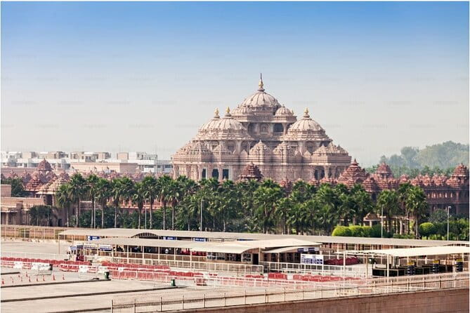 Ayodhya Private Tour & VIP Darshan -Special support for Seniors - Ram Ki Paidi works best later in the day