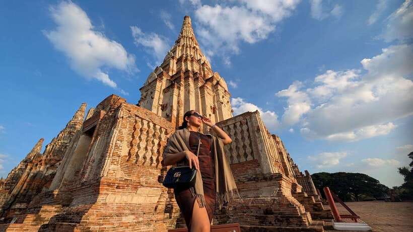 Ayutthaya: Private Boat Tour with Optional Temple Visits - Wat Phutthaisawan and the reclining Buddha