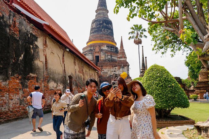 Ayutthaya Summer Palace and Temples Day Tour from Bangkok - What the guides add to the day