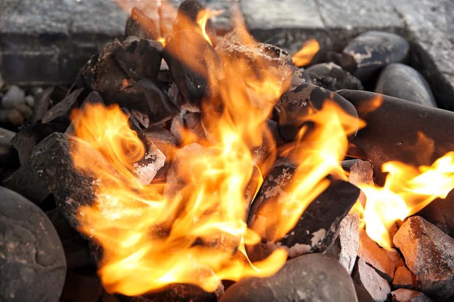 Baku: Atashgah Fire Temple & Burning Mountain Half-Day Tour - Ateshgah Fire Temple and its courtyard of flames