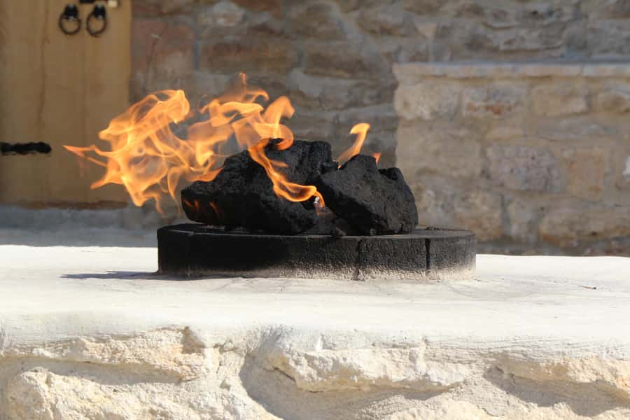 Baku: Burning Mountain & Zorastrian Temple Private Tour - Key points at a glance