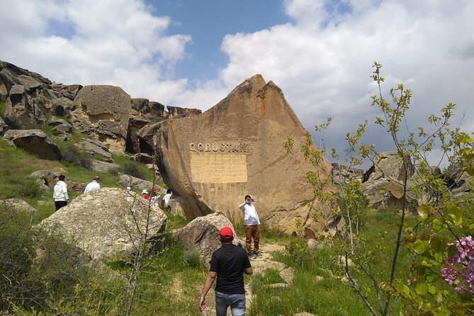 Baku: Gobustan, Mud Volcano, Fire Temple & Burning Mountain - Ateshgah Fire Temple and the old fire tradition