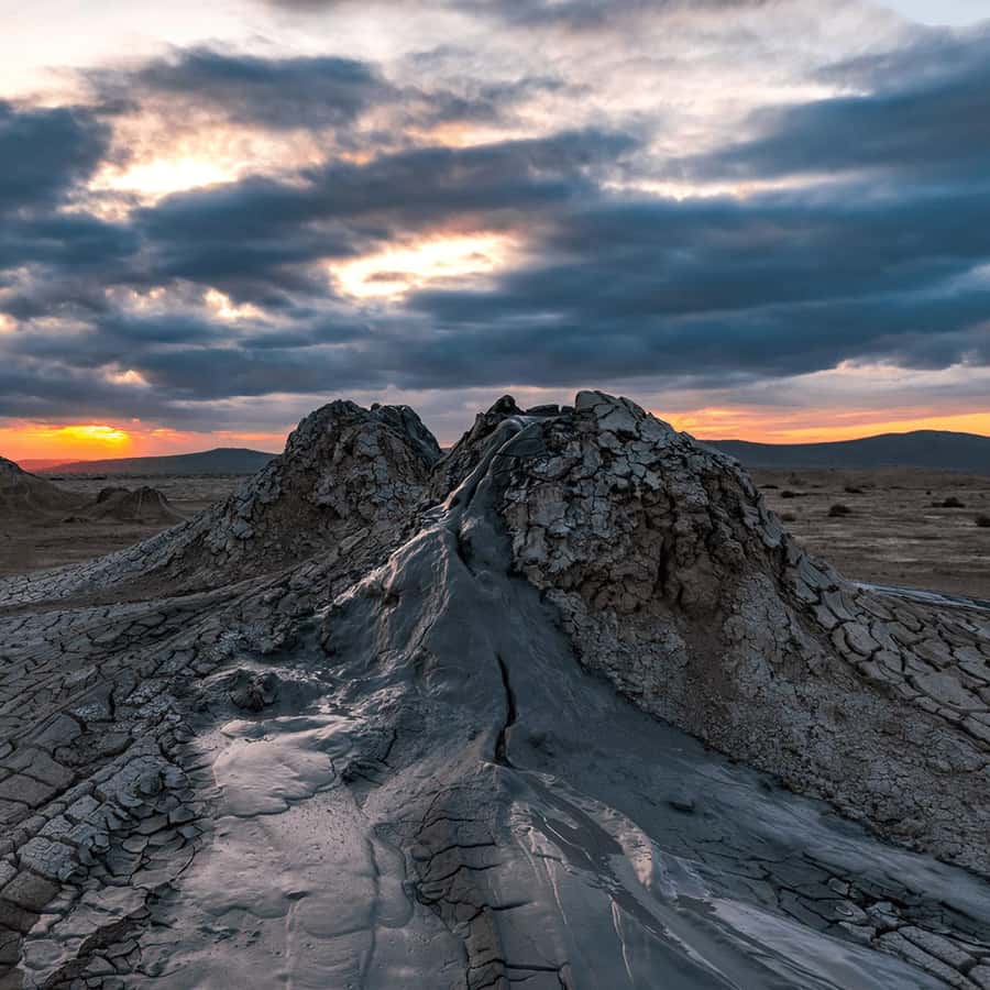 Baku: Gobustan, Mud Volcanoes, Fire Temple, & Yanar Dag Tour - Yanar Dag, where the hillside burns