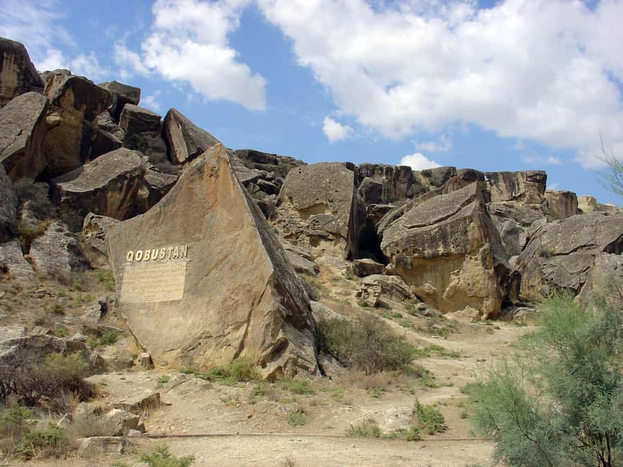 Baku: Gobustan, Mud Volcanoes, Fire Temple, & Yanar Dag Tour - What to bring and what to expect