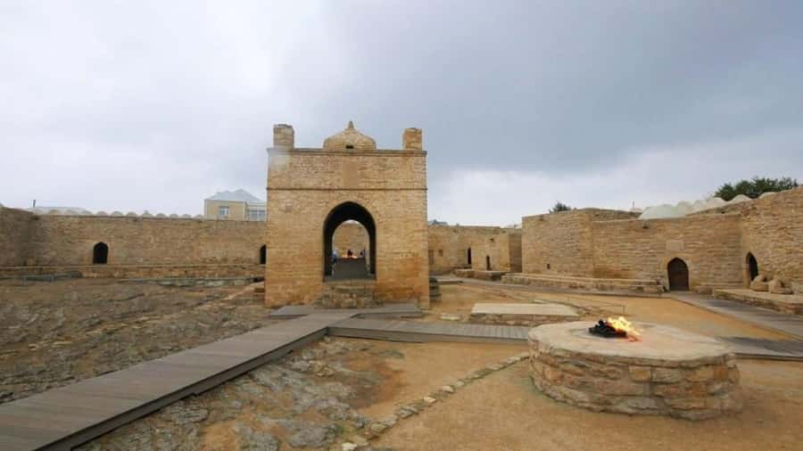 Baku:Gobustan Mud Volcanoes Temple & Entry tickets included - Ateshgah Fire Temple at sunset