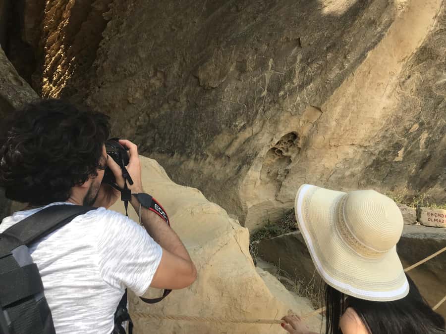 Baku: Gobustan, Volcanoes, Fire Temple and Yanardag Day Trip - Gobustan’s petroglyphs and Stone Age record