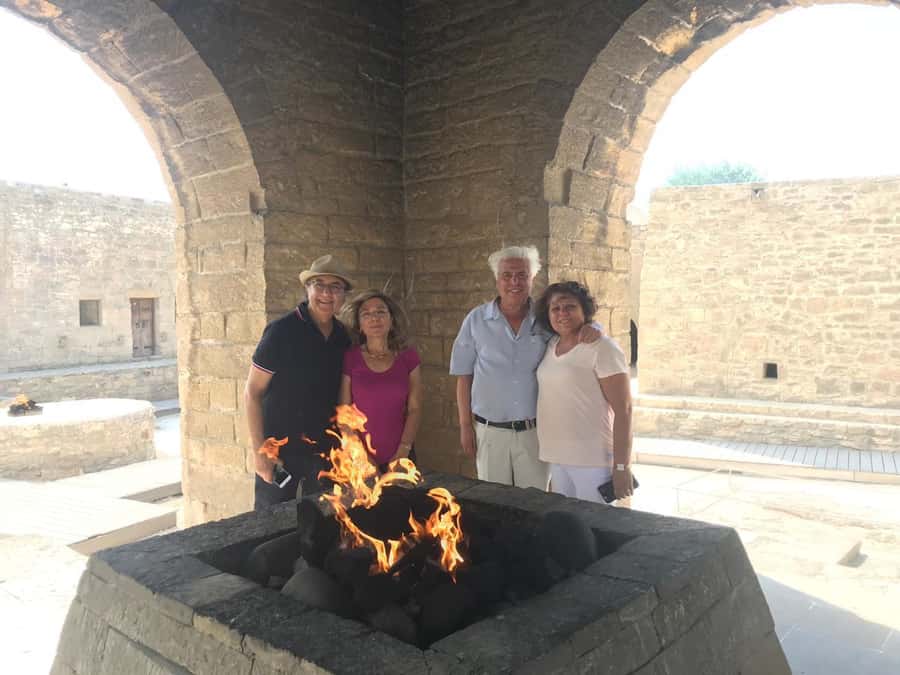 Baku: Gobustan, Volcanoes, Fire Temple and Yanardag Day Trip - Lunch and the rhythm of the day