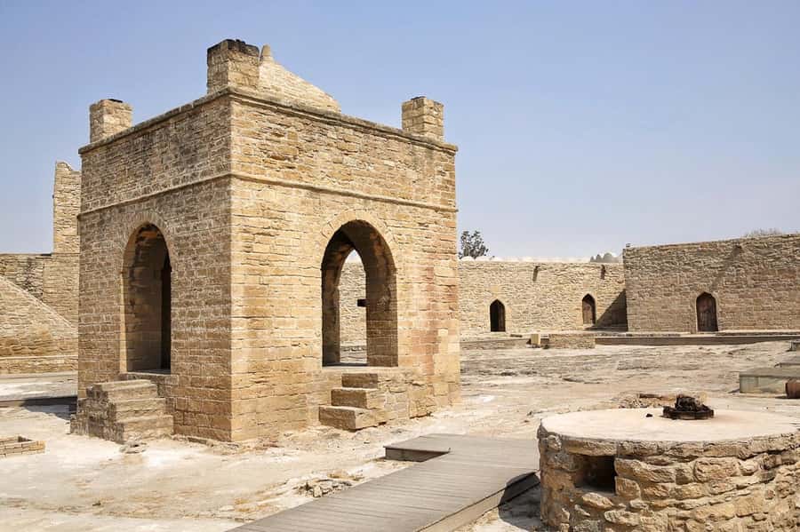Baku: Gobustan, Volcanoes, Fire Temple and Yanardag Day Trip - Ateshgah, the fire temple