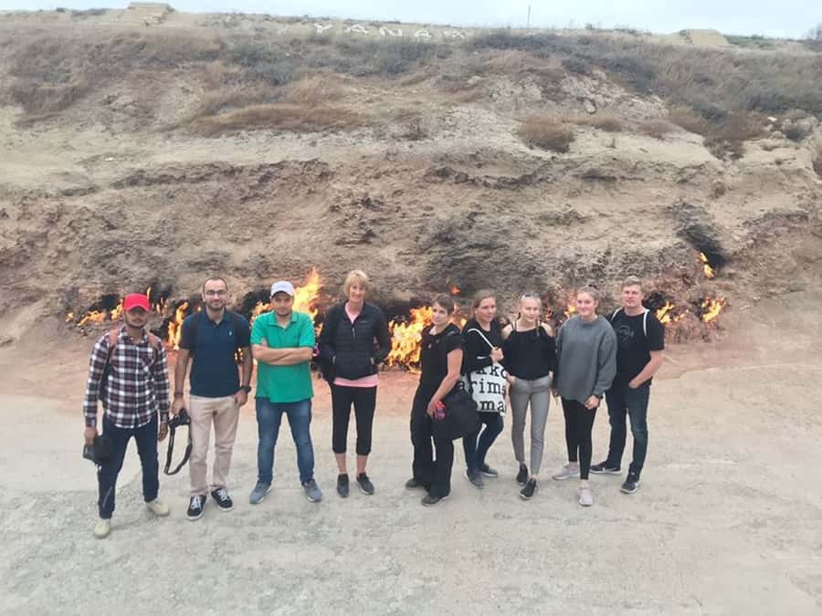 Baku: Gobustan, Volcanoes, Fire Temple and Yanardag Day Trip - Guides, vehicles, and the feel of the day