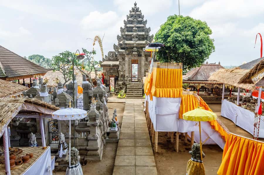 Bali/Batur: Mystical & Burial Rituals Tour with Kehen Temple - The guide can make or break the day