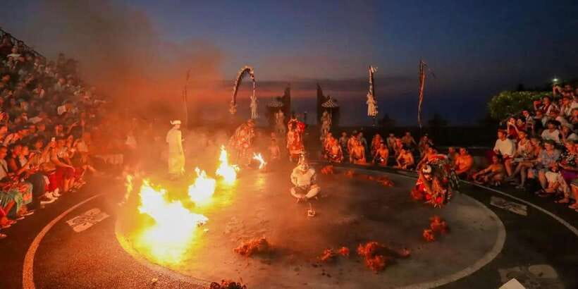 Bali: Beaches, Uluwatu Temple Sunset & Fire Kecak Dance Show - Padang Padang Beach gives you the classic Bali start