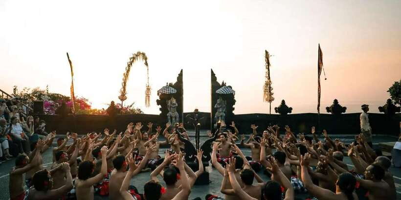 Bali: Beaches, Uluwatu Temple Sunset & Fire Kecak Dance Show - Sunset turns the temple visit into the day’s centerpiece
