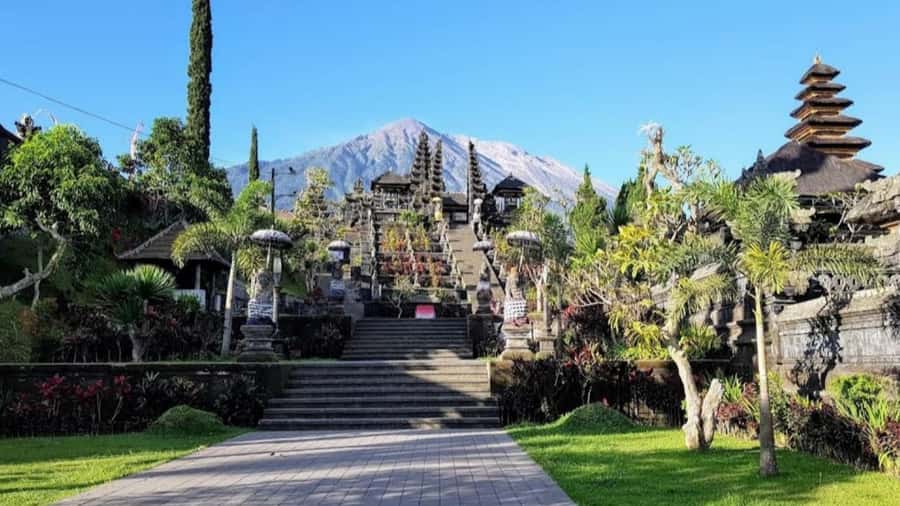 Bali: Besakih temple, Tukad Cepung waterfall, Penglipuran - Why these three Bali stops work well together