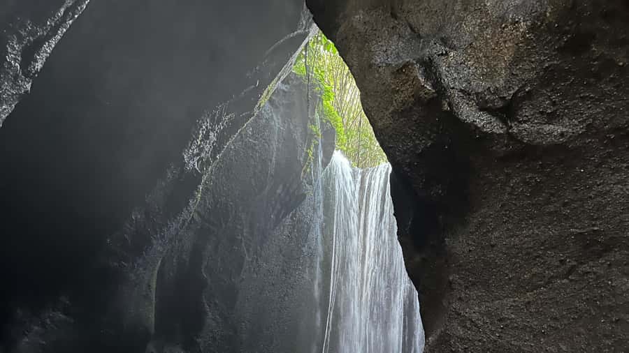 Bali: Besakih temple, Tukad Cepung waterfall, Penglipuran - Who will enjoy this day most?