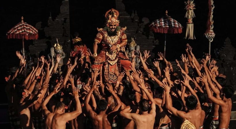 Bali: Customised Uluwatu Tour With Transfer Drop off/Pick up - Seafood by the shore at the end of the day