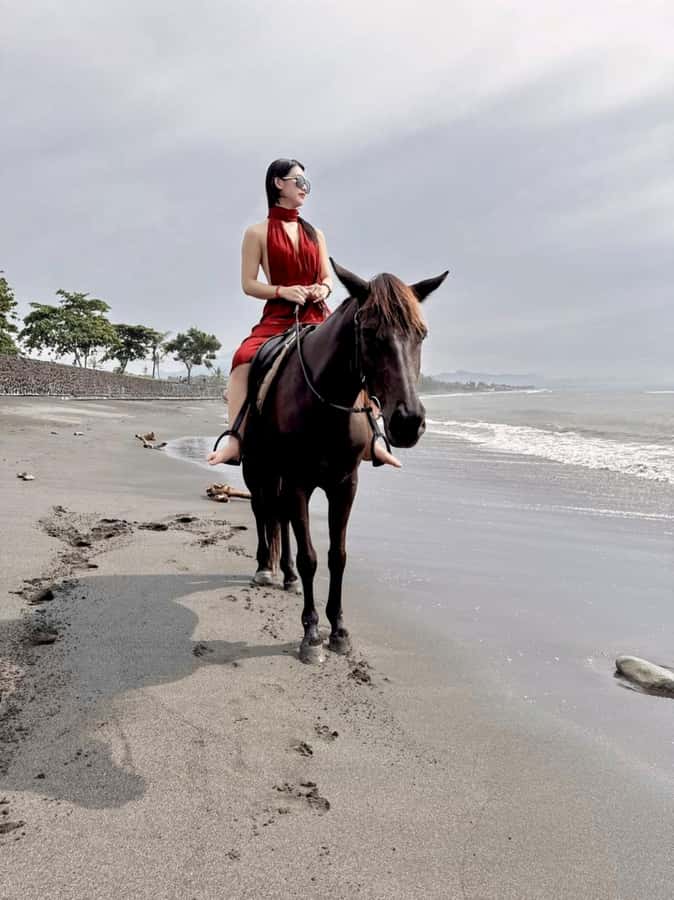Bali: Horseback Tour Through Saba Beach and Local Temples. - Why the small-group format matters