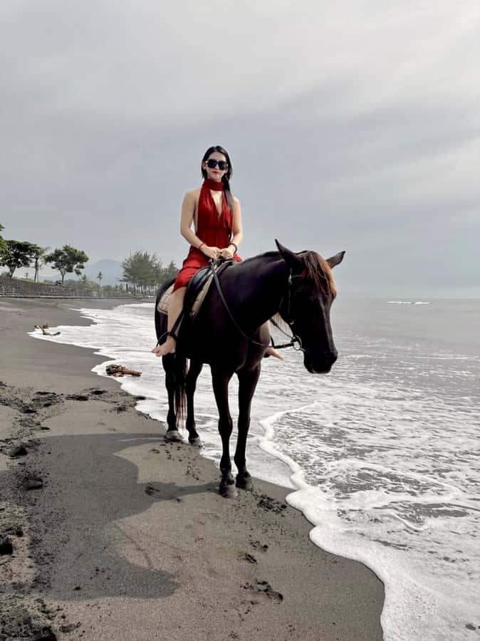 Bali: Horseback Tour Through Saba Beach and Local Temples. - Horses, staff, and the tone of the ride