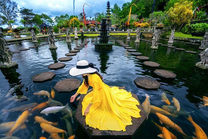 Bali Instagram: Gate of Heaven Temple Tour - Lunch with Mount Agung and rice fields in view