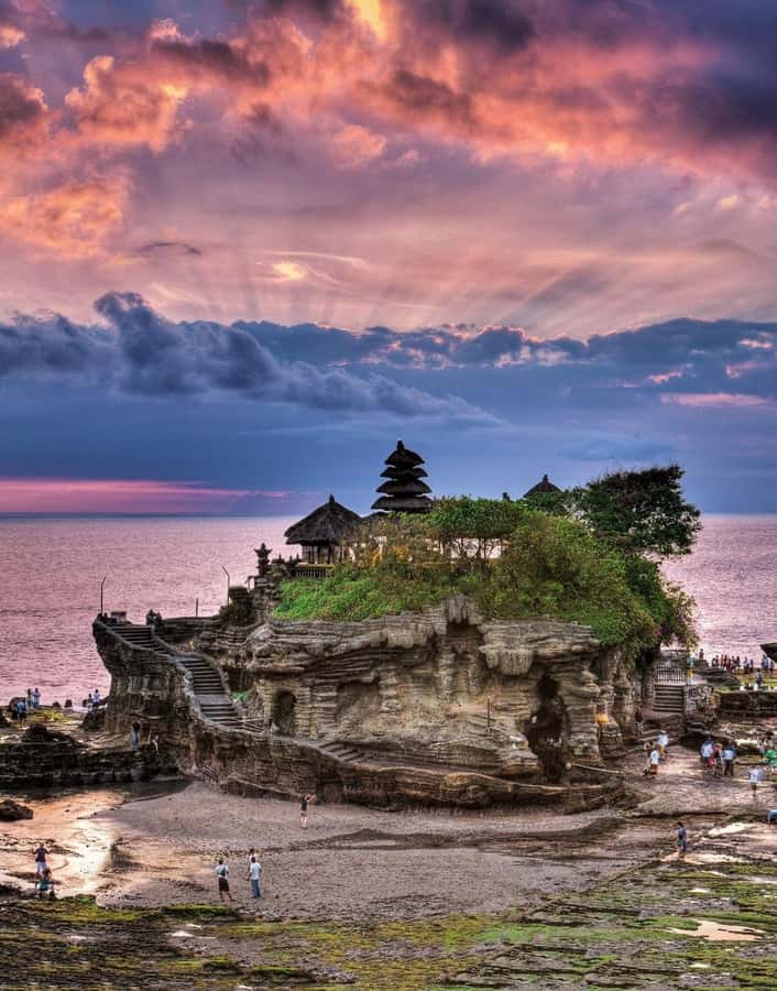 Bali: Jatiluwih UNESCO, Bratan Lake, Iconic Gate & Tanah Lot - Bratan Lake Temple in the cool highlands