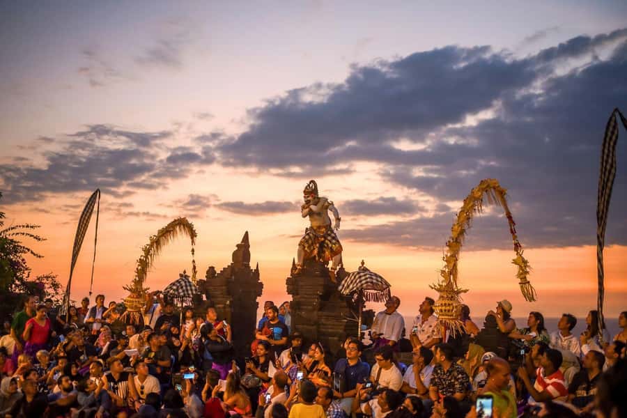 Bali: Kecak Fire Dance Entry Ticket and Uluwatu Temple - Why Uluwatu’s sunset setting matters
