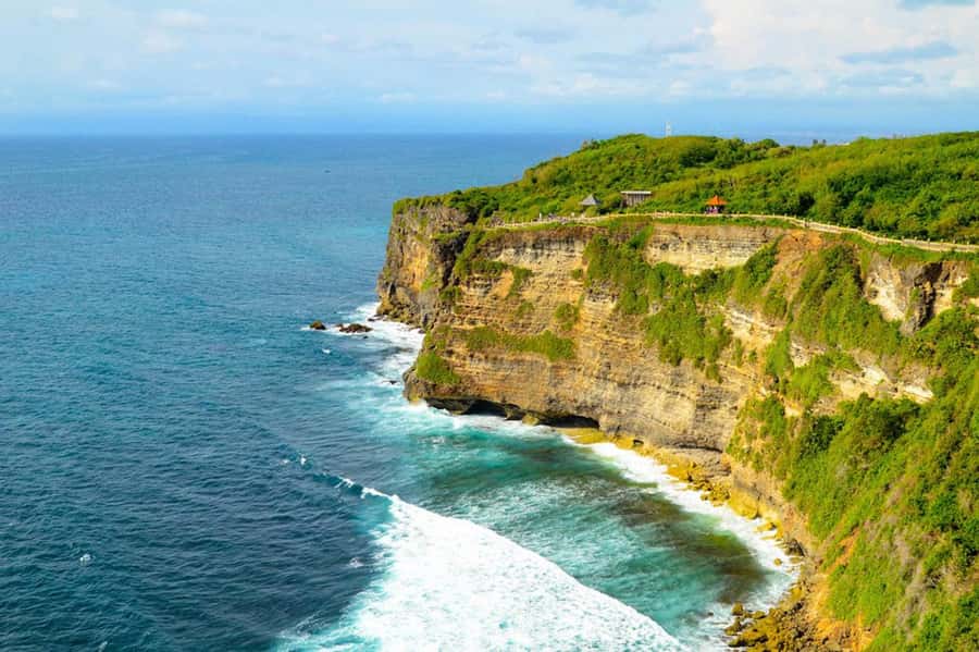 Bali: Kecak Fire Dance Show & Uluwatu Temple Entry Ticket - How the evening usually unfolds