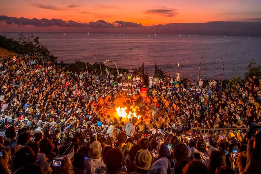 Bali: Kecak Fire Dance Show & Uluwatu Temple Entry Ticket - Seating and sunset timing