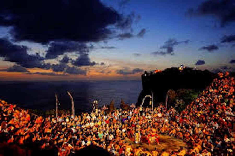 Bali: Kecak Fire Dance Show & Uluwatu Temple Entry Ticket - Choosing between entry only and pickup