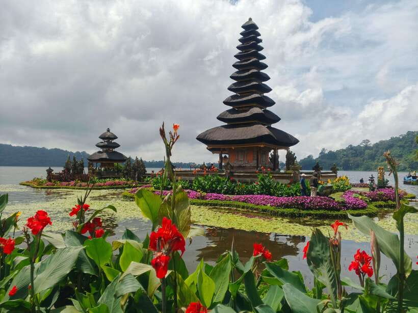 Bali: Lake Temple, Jatiluwih Rice Terrace & Waterfall Tour - Twin Lake View gives you a fast mountain pause