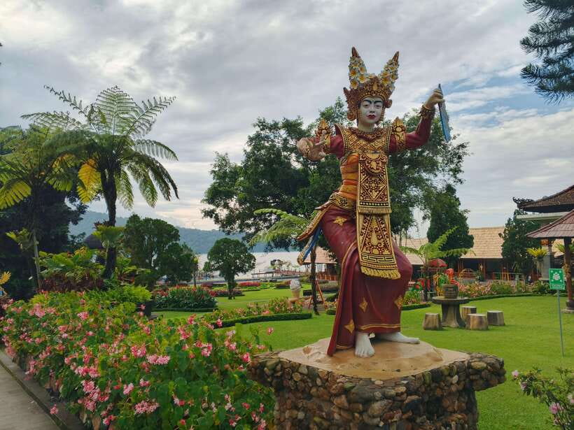 Bali: Lake Temple, Jatiluwih Rice Terrace & Waterfall Tour - Who should choose this tour
