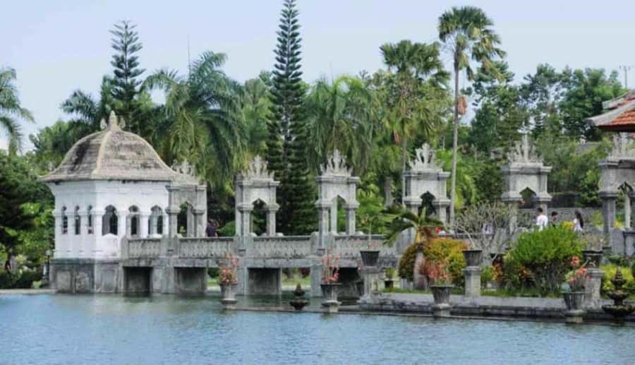 Bali: Lempuyang Temple, Tirta Gangga, Taman Ujung & Beach - Taman Ujung’s royal pools and coastal views