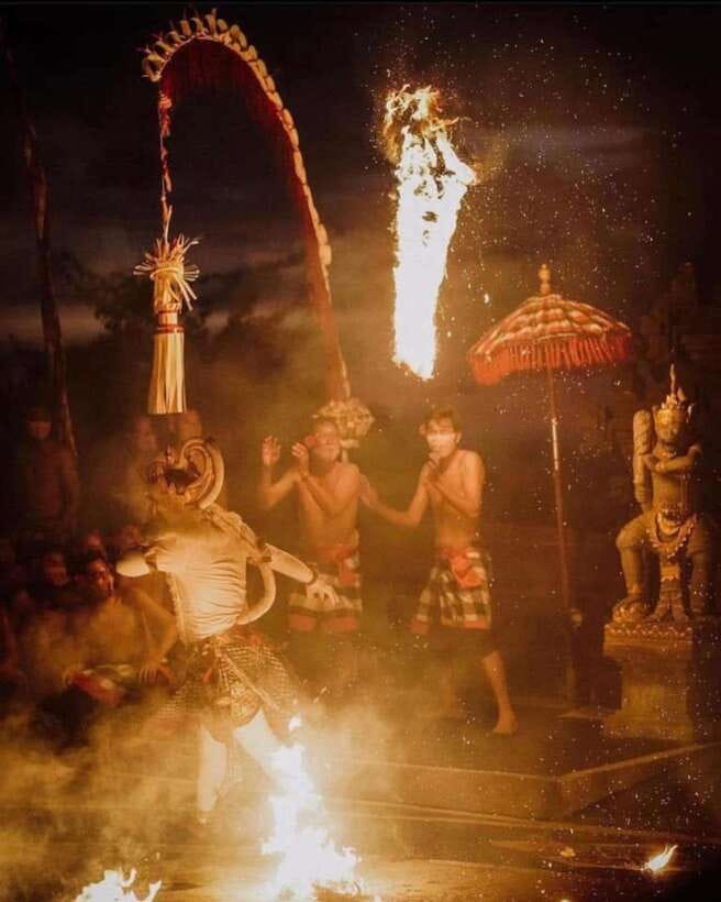 Bali: Padang Padang Beach, Uluwatu Temple & Kecak Dance - What to bring and what to avoid