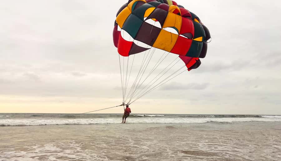 Bali: Parasailing, Jet Ski & Uluwatu Tour with Kecak Dance - Tanjung Benoa starts the day with a jolt