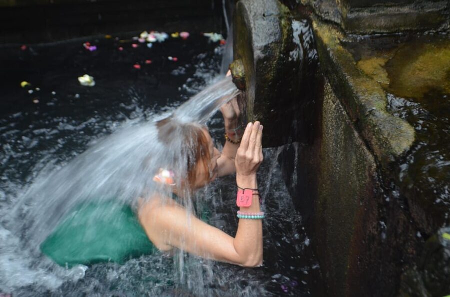 Bali: Purification at Tirta Empul Temple - The holy spring purification ritual