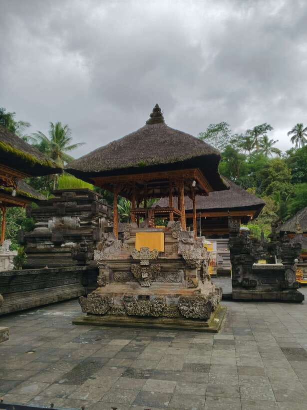 Bali: Rice terrace, Waterfall, and water Temple Day Tour - Kanto Lampo’s stone ledges and spray