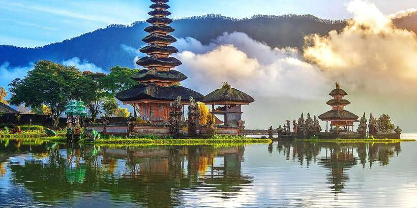 Bali: Secret Garden, Ulun Danu Temple and Waterfall Tour - Sambangan Village and the rice terraces