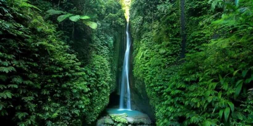 Bali Secret Waterfalls with Ulun Danu Beratan Temple Tour - Ulun Danu Beratan Temple on Lake Beratan