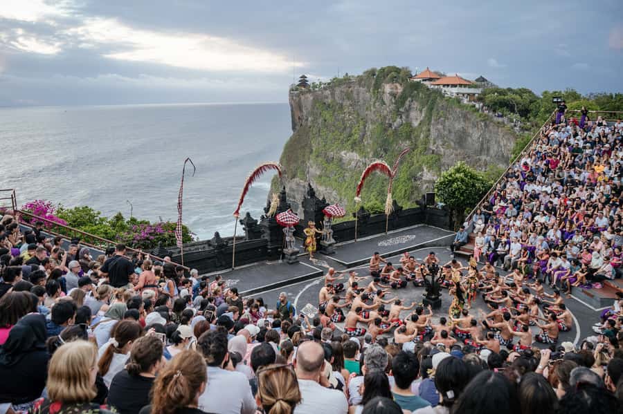 Bali: Skip-the-line Uluwatu Temple and Kecak Fire Dance Tour - What the small group format changes