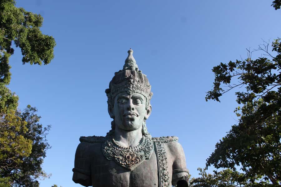 Bali: South Coast Uluwatu, Tanah Lot, and Jimbaran Day Trip - Lunch on the restaurant street