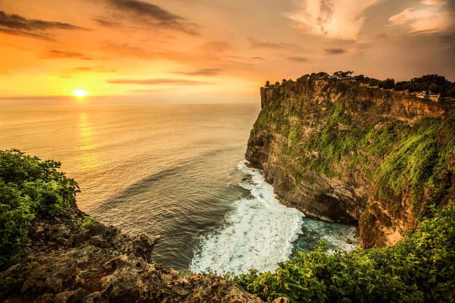 Bali Sunset: Uluwatu Temple, Kecak Dance and Jimbaran Bay - The temple visit and its cliff-top views