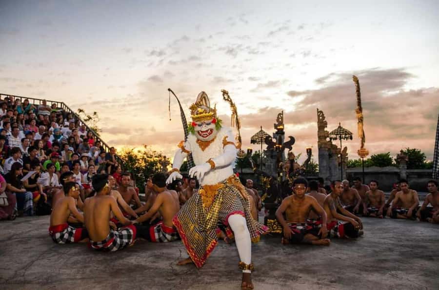 Bali: Sunset Uluwatu Temple & Kecak Fire Dance Private Tour - Key points to know before you book