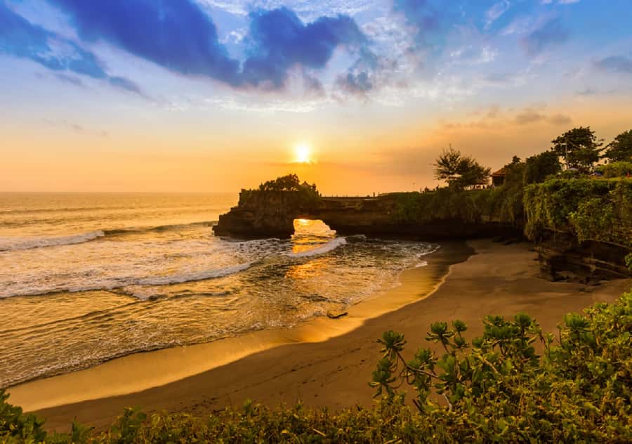 Bali: Taman Ayun and Tanah Lot Temple Sunset Tour - Why this temple pairing works so well