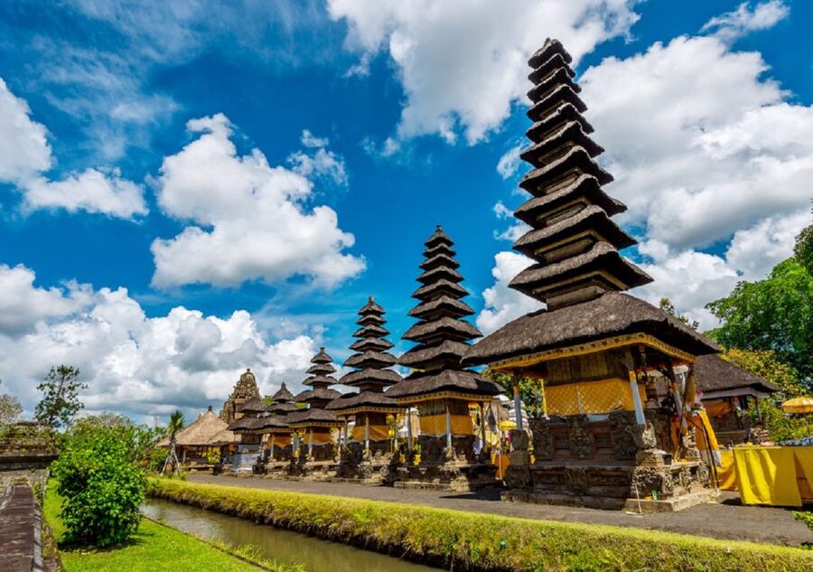 Bali: Taman Ayun and Tanah Lot Temple Sunset Tour - The guides make the difference