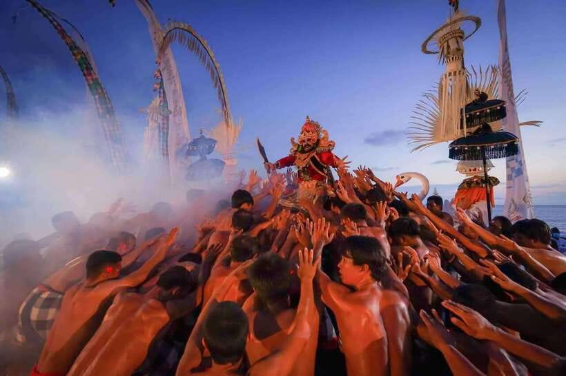 Bali: Tanah Lot Temple Sunset Kecak & Fire Dance Show Ticket - Getting to the stage by 5:30 PM