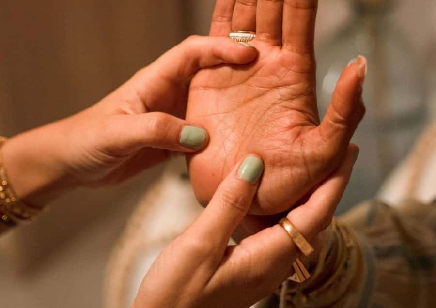 Bali: Temple Visit with Palm Reader & Fortune Telling Option - The palm reading and fortune session
