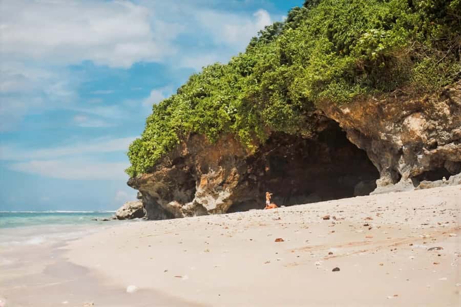Bali: Uluwatu Beaches Tour with Padang Padang and Suluban - Green Bowl Beach and the steep stairway